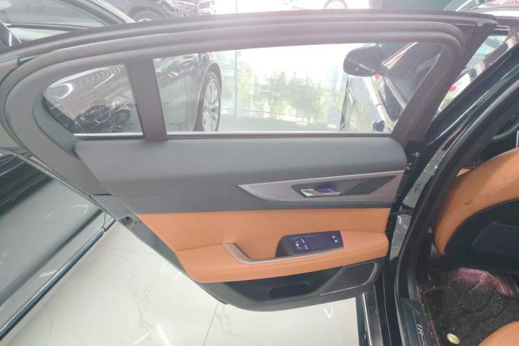 Used Jaguar XEL 2022 2.0T 250 PS R-DYNAMIC S Advanced Sport Edition Interior 8