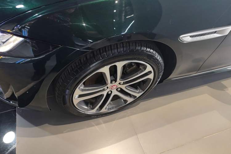 Used Jaguar XEL 2022 2.0T 250 PS R-DYNAMIC S Advanced Sport Edition Left Front Wheel Hub