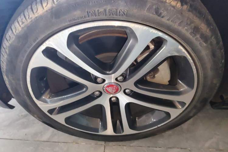 Used Jaguar XEL 2022 2.0T 250 PS R-DYNAMIC S Advanced Sport Edition Left Front Wheel Hub