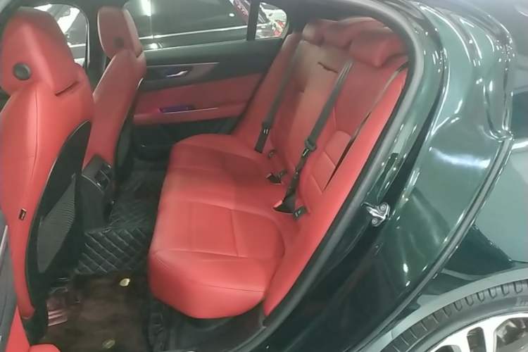 Used Jaguar XEL 2022 2.0T 250 PS R-DYNAMIC S Advanced Sport Edition Left Rear Seat