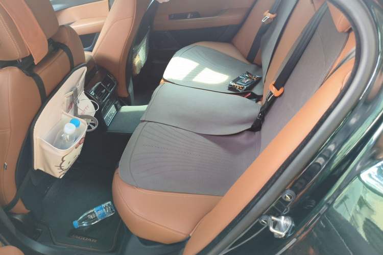 Used Jaguar XEL 2022 2.0T 250 PS R-DYNAMIC S Advanced Sport Edition Left Rear Seat