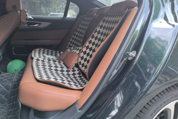 Used Jaguar XEL 2022 2.0T 250 PS R-DYNAMIC S Advanced Sport Edition Left Rear Seat