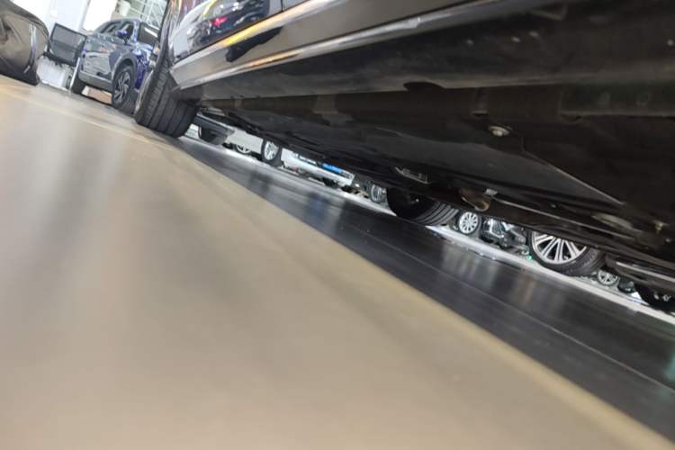 Used Jaguar XEL 2022 2.0T 250 PS R-DYNAMIC S Advanced Sport Edition Left Side Sill
