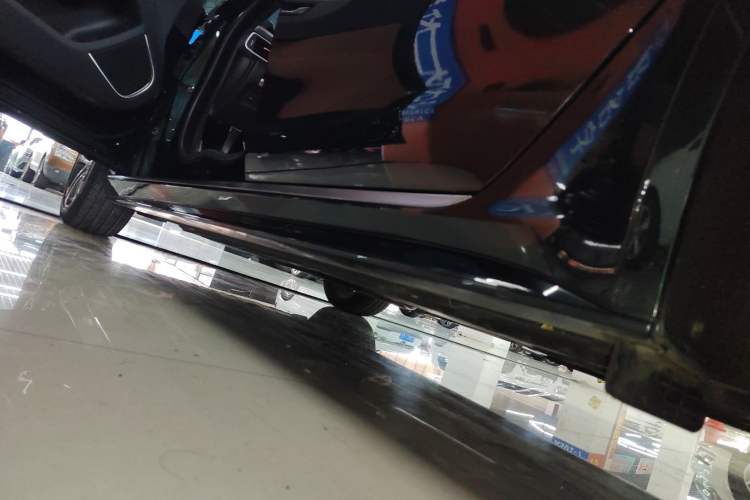 Used Jaguar XEL 2022 2.0T 250 PS R-DYNAMIC S Advanced Sport Edition Left Side Sill