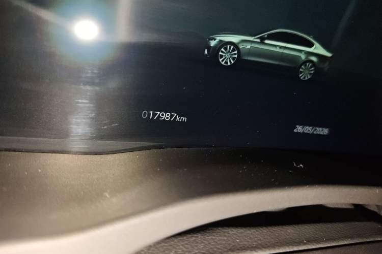 Used Jaguar XEL 2022 2.0T 250 PS R-DYNAMIC S Advanced Sport Edition Odometer Close Up