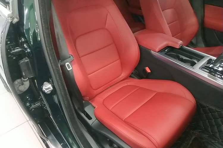 Used Jaguar XEL 2022 2.0T 250 PS R-DYNAMIC S Advanced Sport Edition Right Front Seat