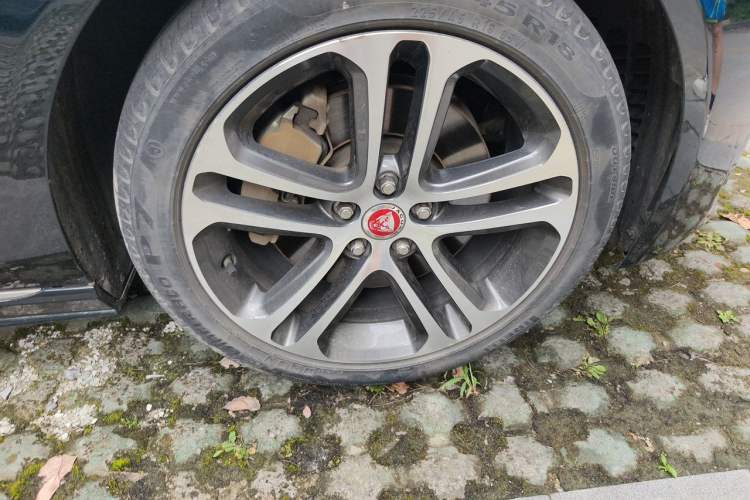 Used Jaguar XEL 2022 2.0T 250 PS R-DYNAMIC S Advanced Sport Edition Right Front Wheel Hub
