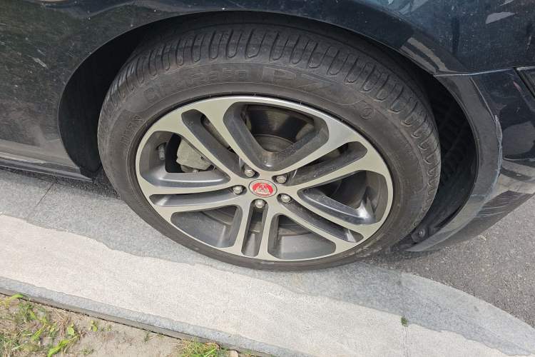 Used Jaguar XEL 2022 2.0T 250 PS R-DYNAMIC S Advanced Sport Edition Right Front Wheel Hub