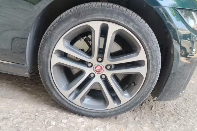 Used Jaguar XEL 2022 2.0T 250 PS R-DYNAMIC S Advanced Sport Edition Right Front Wheel Hub