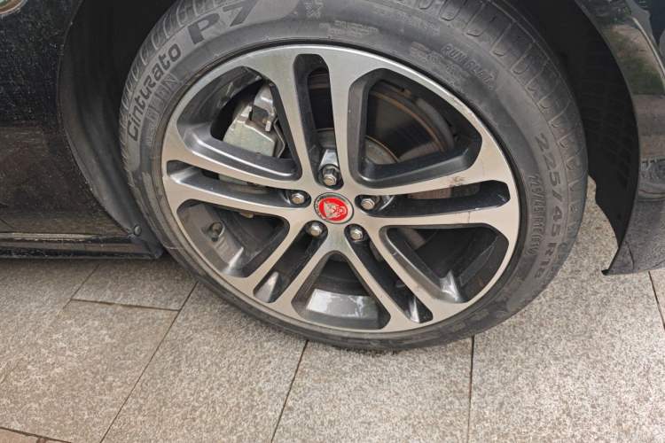 Used Jaguar XEL 2022 2.0T 250 PS R-DYNAMIC S Advanced Sport Edition Right Front Wheel Hub