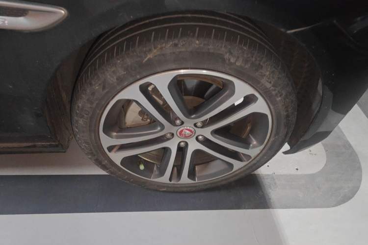 Used Jaguar XEL 2022 2.0T 250 PS R-DYNAMIC S Advanced Sport Edition Right Front Wheel Hub
