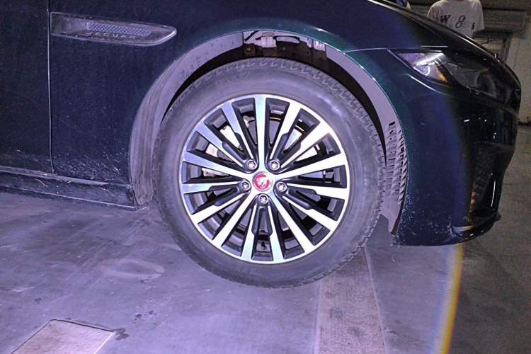 Used Jaguar XEL 2022 2.0T 200PS R-DYNAMIC Youth Sport Edition Right Front Wheel Hub