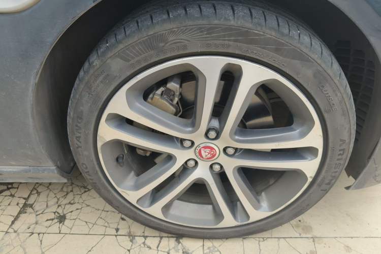 Used Jaguar XEL 2022 2.0T 250 PS R-DYNAMIC S Advanced Sport Edition Right Front Wheel Hub