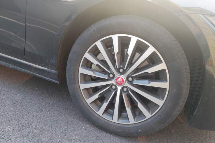 Used Jaguar XEL 2022 2.0T 200PS R-DYNAMIC Youth Sport Edition Right Front Wheel Hub