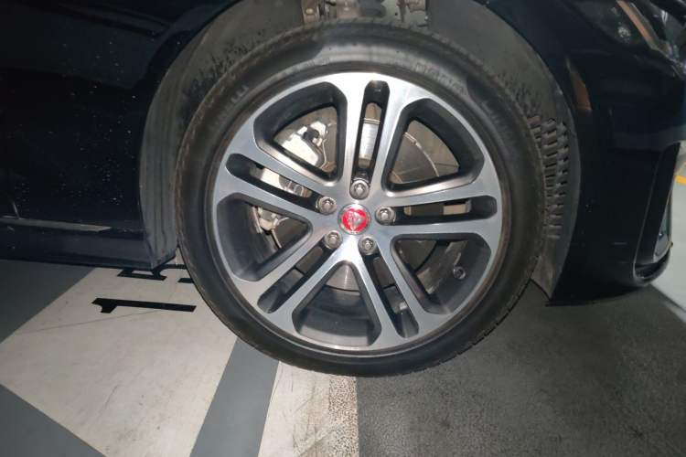 Used Jaguar XEL 2022 2.0T 250 PS R-DYNAMIC S Advanced Sport Edition Right Front Wheel Hub