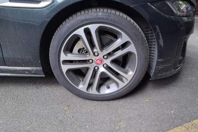 Used Jaguar XEL 2022 2.0T 250 PS R-DYNAMIC S Advanced Sport Edition Right Front Wheel Hub