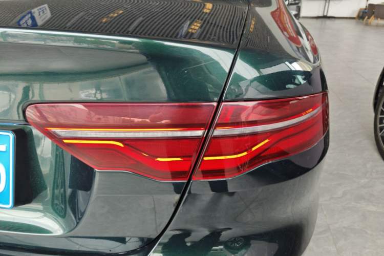 Used Jaguar XEL 2022 2.0T 250 PS R-DYNAMIC S Advanced Sport Edition Right Rear Taillight