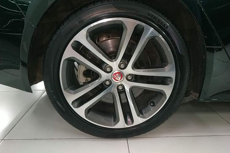 Used Jaguar XEL 2022 2.0T 250 PS R-DYNAMIC S Advanced Sport Edition Right Rear Wheel Hub