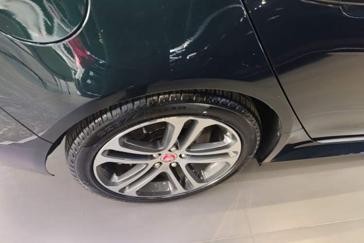 Used Jaguar XEL 2022 2.0T 250 PS R-DYNAMIC S Advanced Sport Edition Right Rear Wheel Hub
