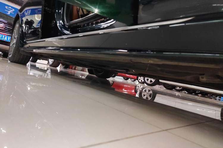 Used Jaguar XEL 2022 2.0T 250 PS R-DYNAMIC S Advanced Sport Edition Right Side Sill