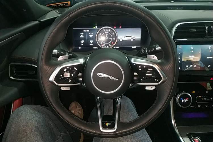 Used Jaguar XEL 2022 2.0T 250 PS R-DYNAMIC S Advanced Sport Edition Steering Wheel