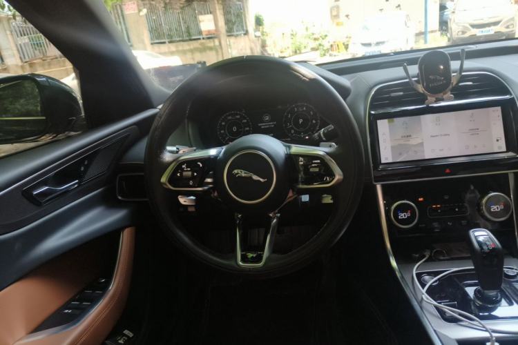 Used Jaguar XEL 2022 2.0T 250 PS R-DYNAMIC S Advanced Sport Edition Steering Wheel