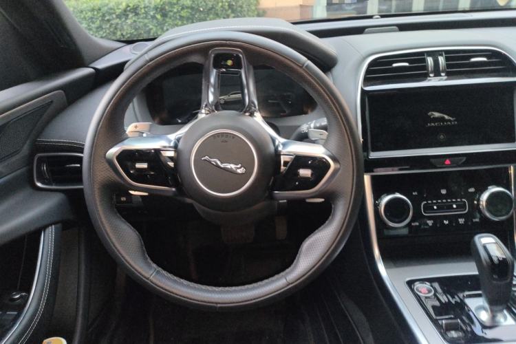 Used Jaguar XEL 2022 2.0T 250 PS R-DYNAMIC S Advanced Sport Edition Steering Wheel