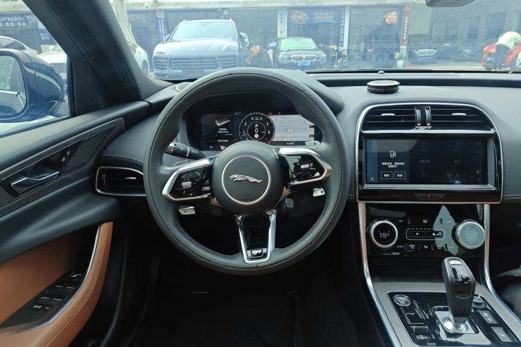 Used Jaguar XEL 2022 2.0T 250 PS R-DYNAMIC S Advanced Sport Edition Steering Wheel