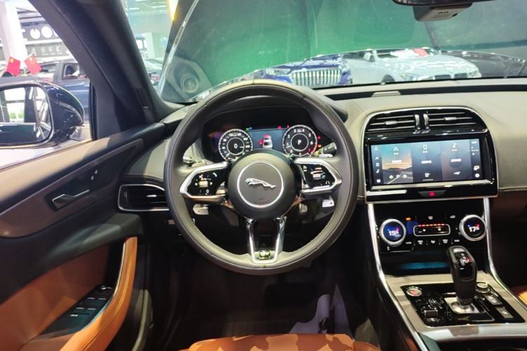Used Jaguar XEL 2022 2.0T 250 PS R-DYNAMIC S Advanced Sport Edition Steering Wheel