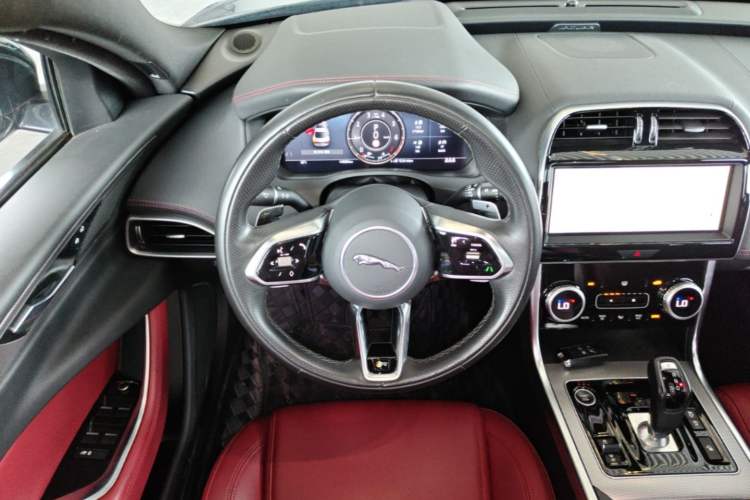 Used Jaguar XEL 2022 2.0T 250 PS R-DYNAMIC S Advanced Sport Edition Steering Wheel
