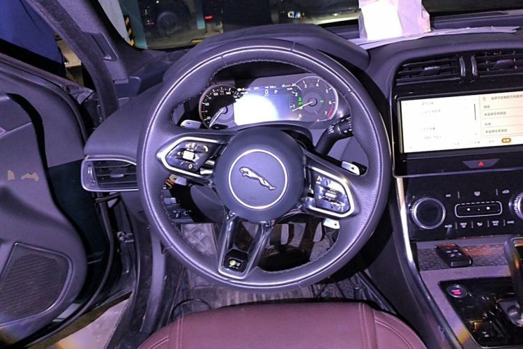 Used Jaguar XEL 2022 2.0T 200PS R-DYNAMIC Youth Sport Edition Steering Wheel