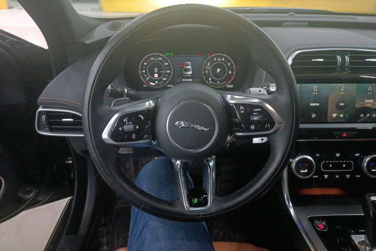 Used Jaguar XEL 2022 2.0T 250 PS R-DYNAMIC S Advanced Sport Edition Steering Wheel
