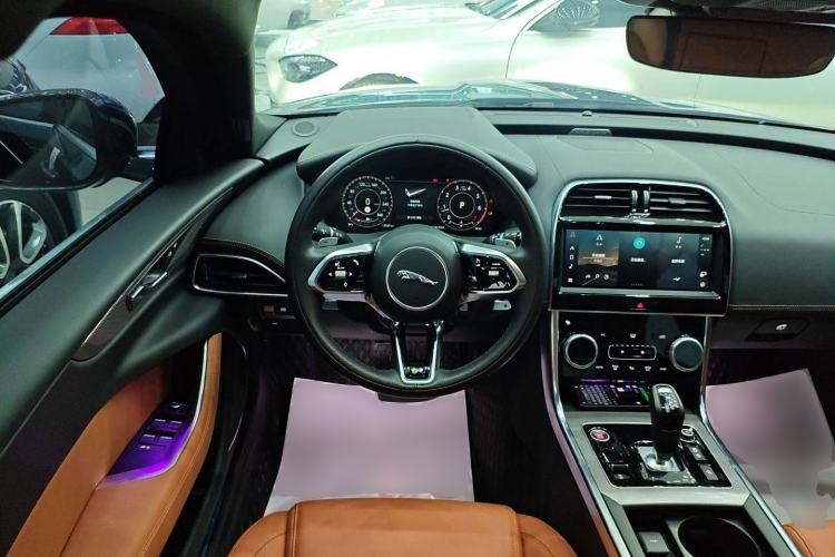 Used Jaguar XEL 2022 2.0T 250 PS R-DYNAMIC S Advanced Sport Edition Steering Wheel