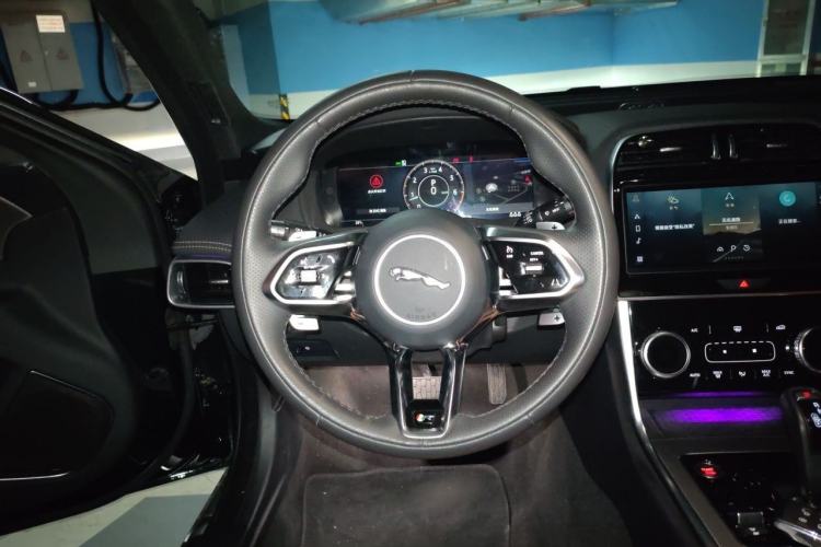 Used Jaguar XEL 2022 2.0T 250 PS R-DYNAMIC S Advanced Sport Edition Steering Wheel