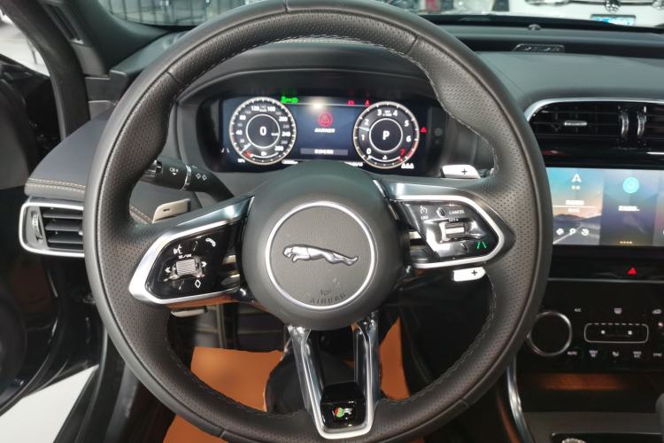 Used Jaguar XEL 2022 2.0T 250 PS R-DYNAMIC S Advanced Sport Edition Steering Wheel