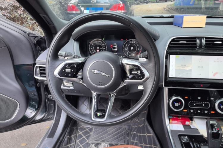 Used Jaguar XEL 2022 2.0T 250 PS R-DYNAMIC S Advanced Sport Edition Steering Wheel