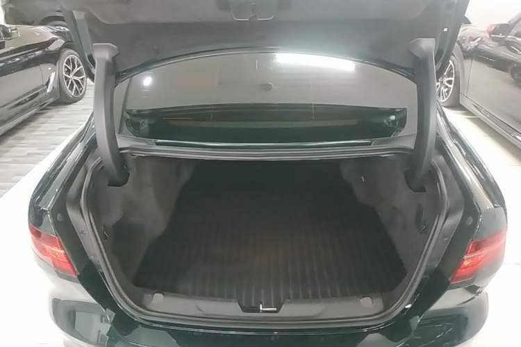 Used Jaguar XEL 2022 2.0T 250 PS R-DYNAMIC S Advanced Sport Edition Trunk
