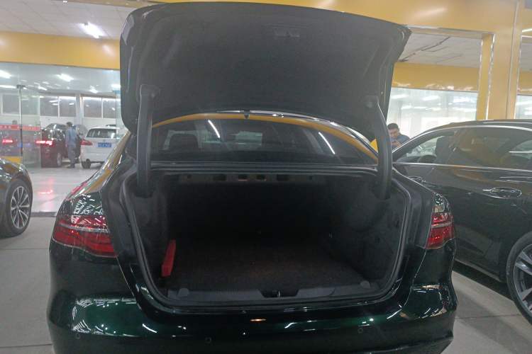 Used Jaguar XEL 2022 2.0T 250 PS R-DYNAMIC S Advanced Sport Edition Trunk