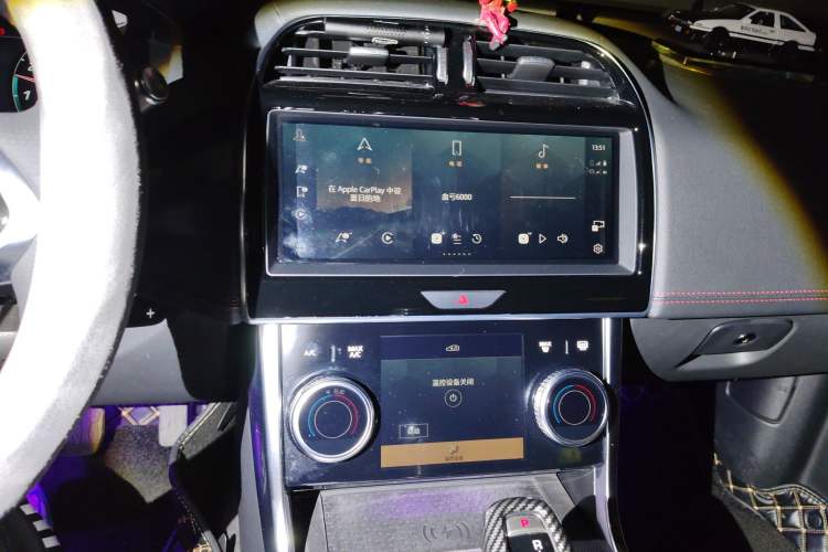 Used Jaguar XEL 2022 2.0T 250 PS R-DYNAMIC S Advanced Sport Edition Audio And AC Panel