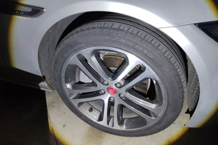 Used Jaguar XEL 2022 2.0T 250 PS R-DYNAMIC S Advanced Sport Edition Right Front Wheel Hub