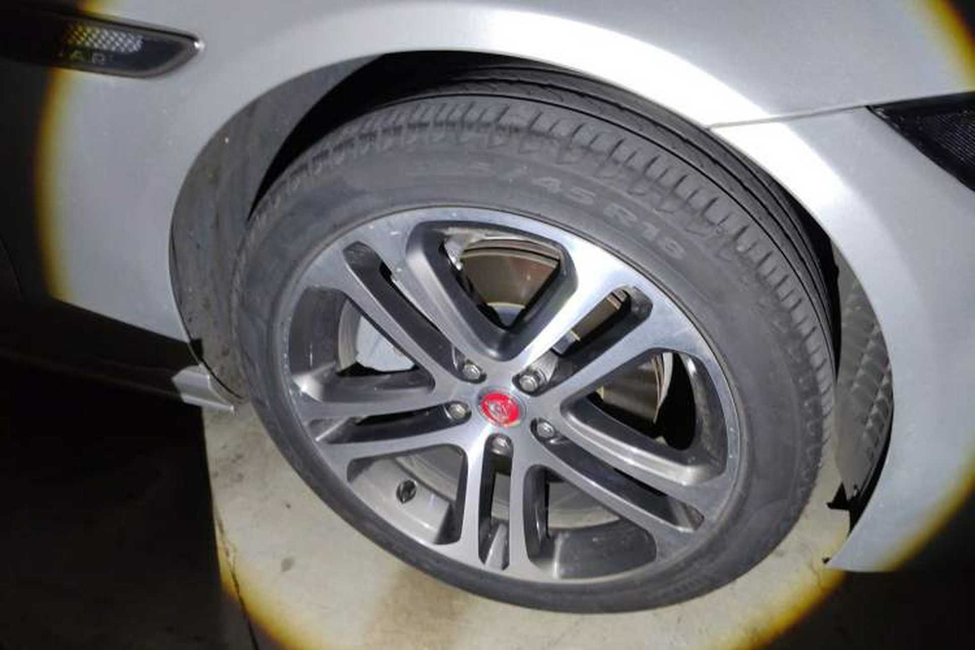 Used Jaguar XEL 2022 2.0T 250 PS R-DYNAMIC S Advanced Sport Edition Right Front Wheel Hub