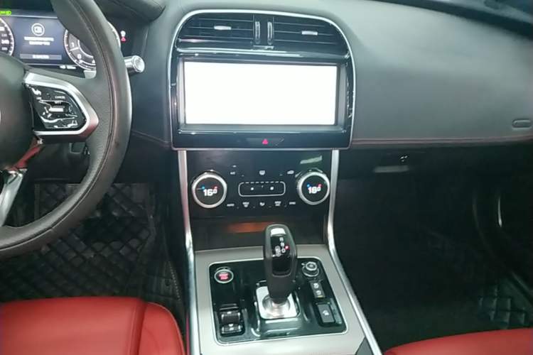 Used Jaguar XEL 2022 2.0T 250 PS R-DYNAMIC S Advanced Sport Edition Audio And AC Panel