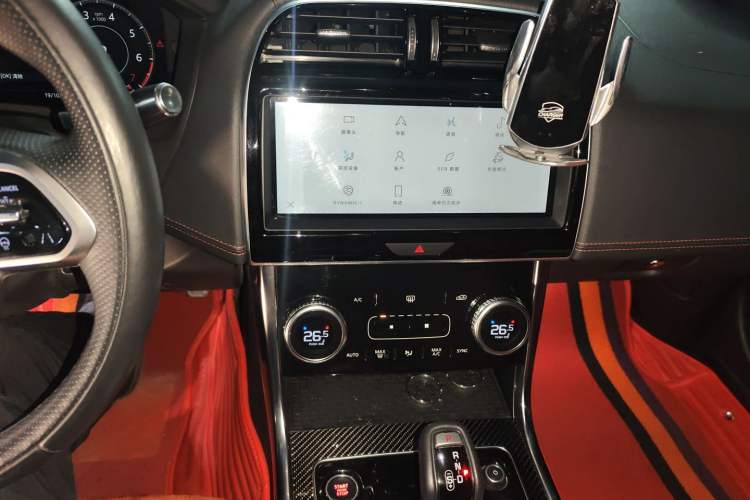 Used Jaguar XEL 2022 2.0T 250 PS R-DYNAMIC S Advanced Sport Edition Audio And AC Panel