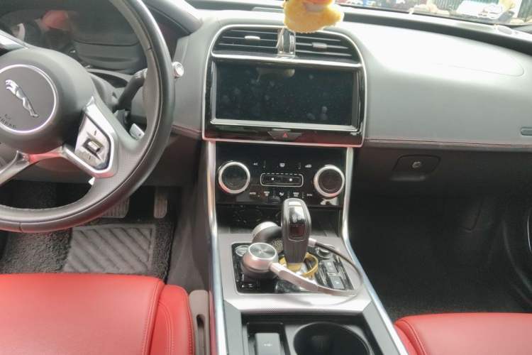 Used Jaguar XEL 2022 2.0T 250 PS R-DYNAMIC S Advanced Sport Edition Audio And AC Panel