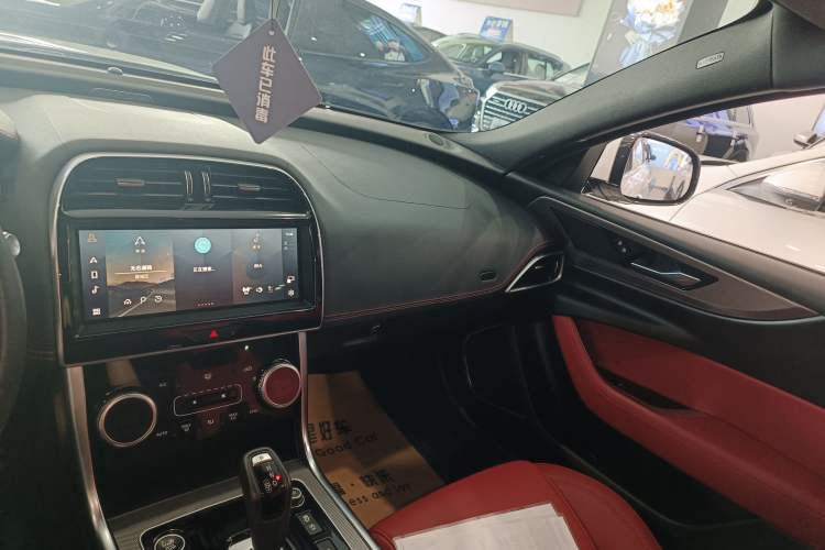 Used Jaguar XEL 2022 2.0T 250 PS R-DYNAMIC S Advanced Sport Edition Audio And AC Panel