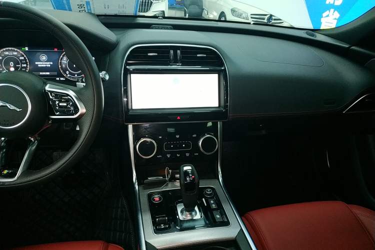Used Jaguar XEL 2022 2.0T 250 PS R-DYNAMIC S Advanced Sport Edition Audio And AC Panel