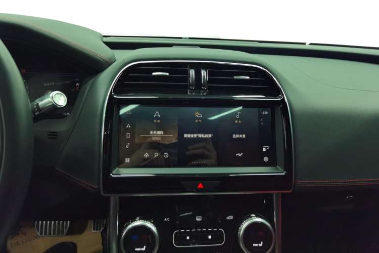 Used Jaguar XEL 2022 2.0T 250 PS R-DYNAMIC S Advanced Sport Edition Audio And AC Panel
