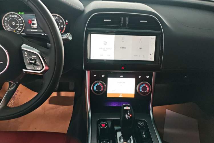 Used Jaguar XEL 2022 2.0T 250 PS R-DYNAMIC S Advanced Sport Edition Audio And AC Panel