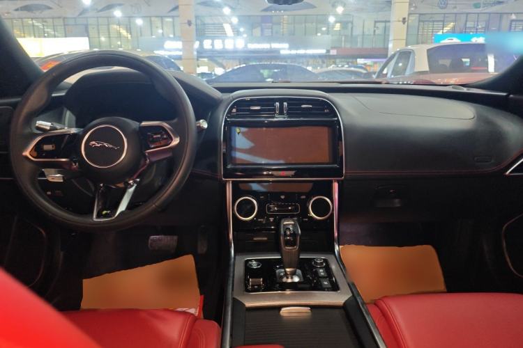 Used Jaguar XEL 2022 2.0T 250 PS R-DYNAMIC S Advanced Sport Edition Center Console