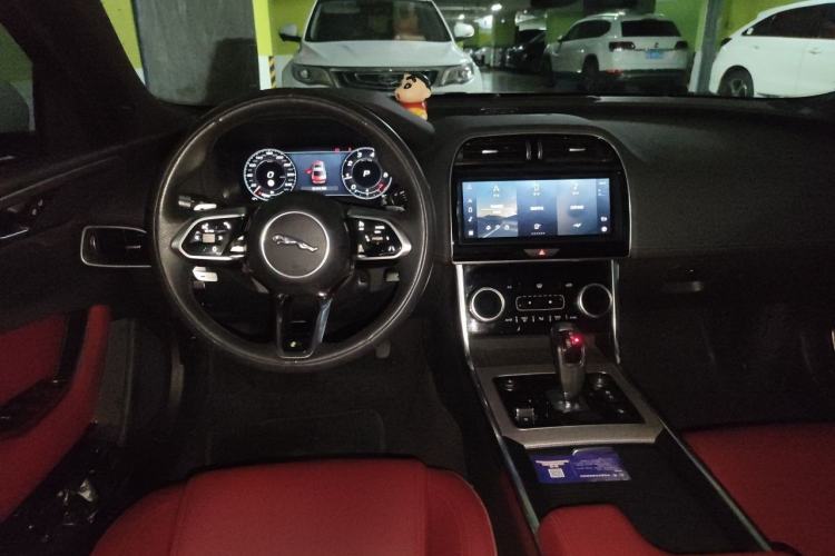Used Jaguar XEL 2022 2.0T 250 PS R-DYNAMIC S Advanced Sport Edition Center Console
